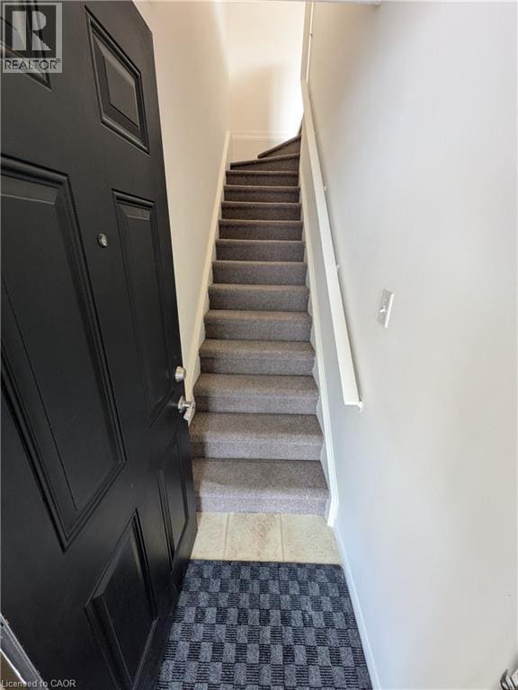 Building Photo - 45 Cedarhill Crescent