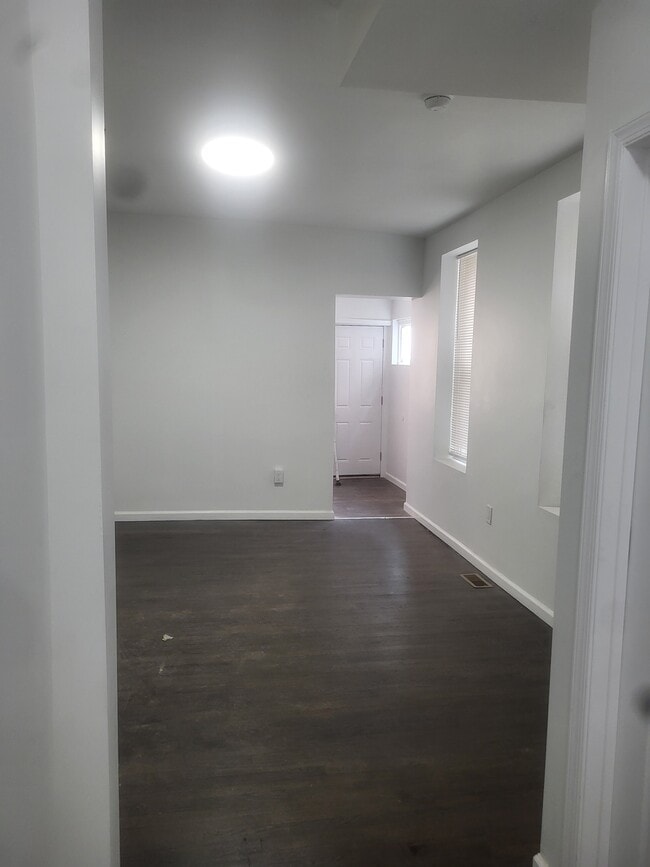 Living/Dining Room - 2637 N Jessup St