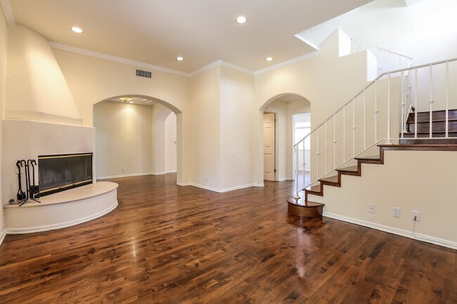 Living room with Fireplace - 837 15th St