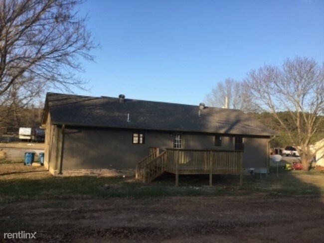 Building Photo - 3 br, 2 bath House - 26 Patricia Rd.