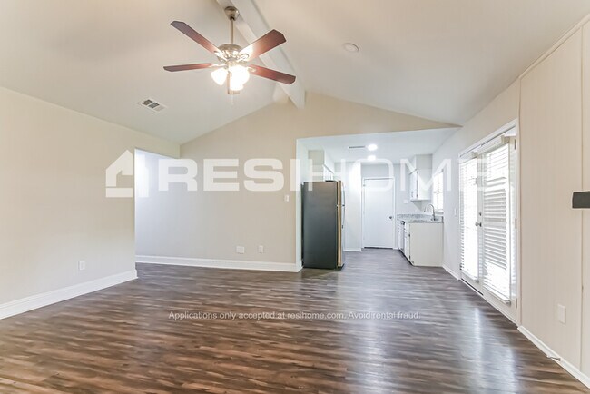 Building Photo - HOME FOR RENT!