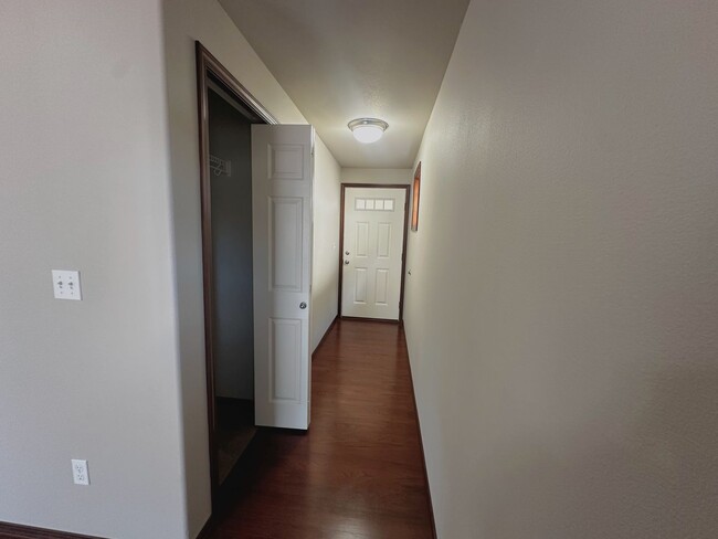 Foto del edificio - Beautiful 4-Bedroom 2.5-Bathroom Home in M...