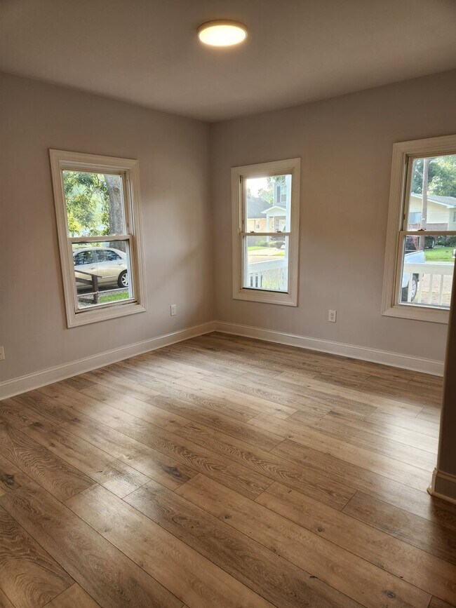 Foto del edificio - Hampton Duplex for Rent!