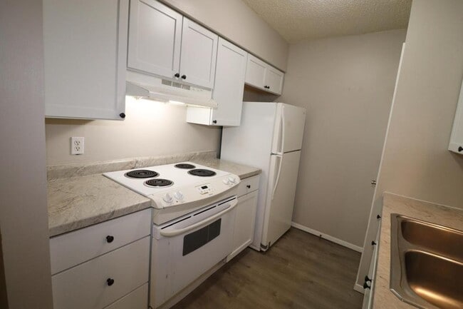 Building Photo - 23053 Main St