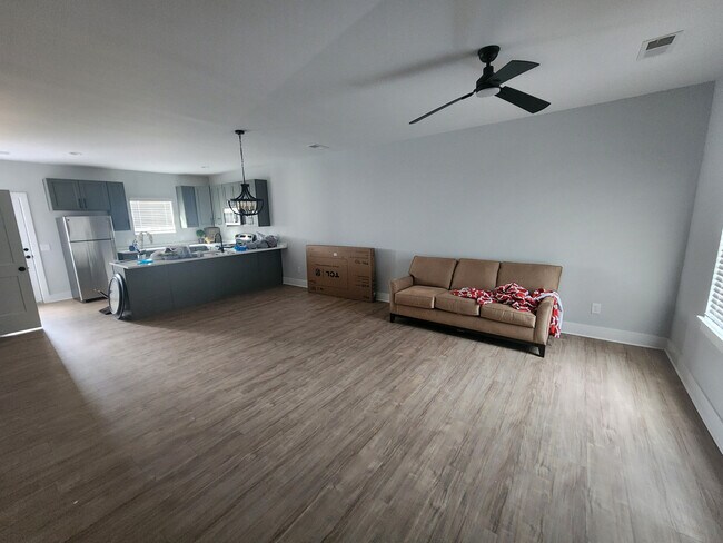 Foto del edificio - Room in Townhome on St James St NW