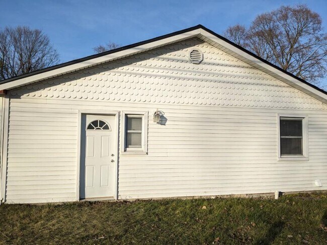 Foto del edificio - 1.0 bedroom in Centerville Indiana 47330
