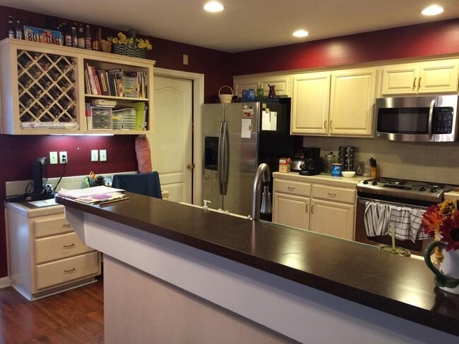 Foto del edificio - Not a Rental Listing – For Adding a Tenant to Existing Lease Only