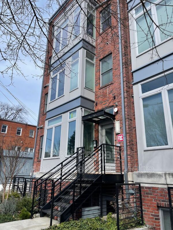Building Photo - 1512 K St SE