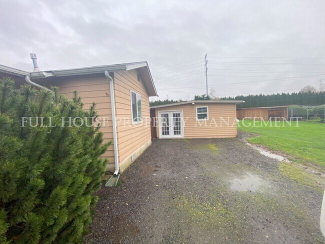Building Photo - Great Autzen Stadium Neighborhood 2 Bed, 1...