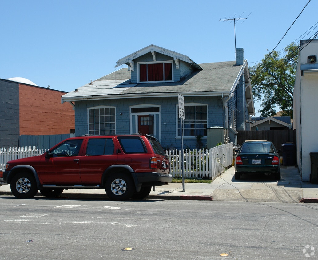 Building Photo - 917 Howard Ave