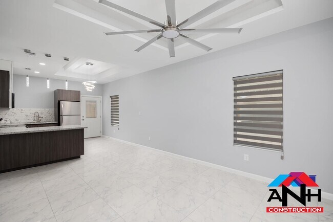 Foto del edificio - 1025 N Blair Ave