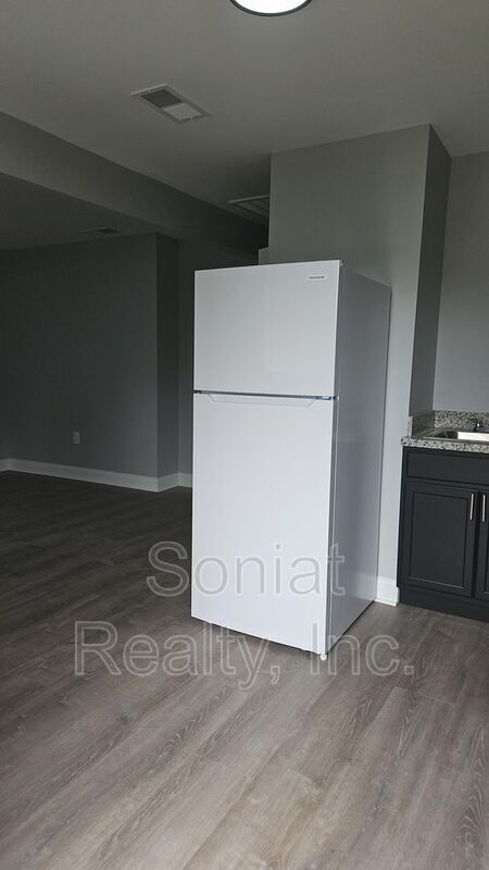 Building Photo - 924 Deslonde St