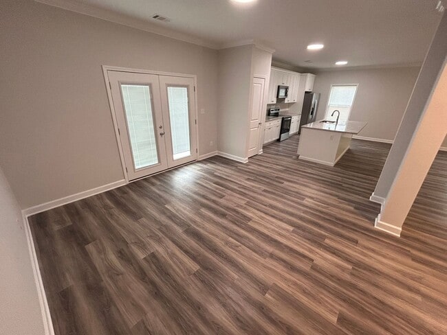 Foto del edificio - LARGE NEW CONSTRUCTION HOME AVAILABLE AUGU...