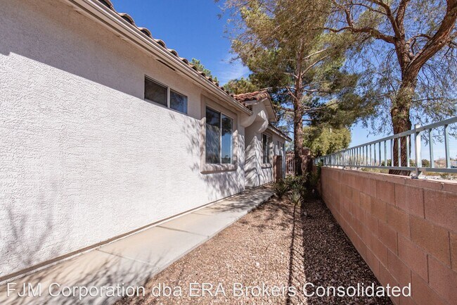 Foto del edificio - 3 br, 2 bath House - 2402 Canberra Ave