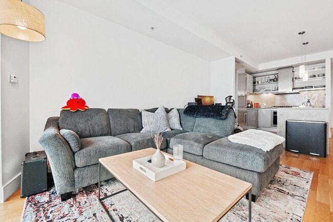 Building Photo - 77 Hudson St