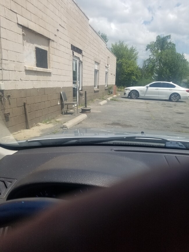 Foto del edificio - 6027 Elyria Ave