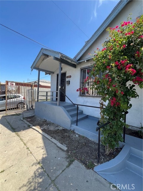 Photo - 5216 S Budlong Ave Townhome