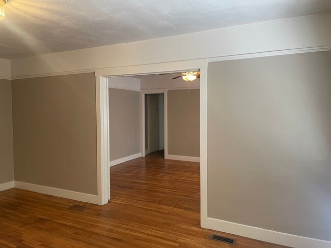 Building Photo - 1 Bedroom 1 Bathroom Duplex in Midtown Sac...