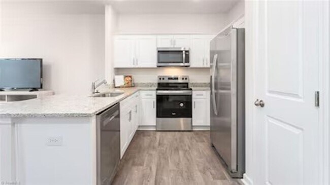 Building Photo - 1707 Komondor Trl