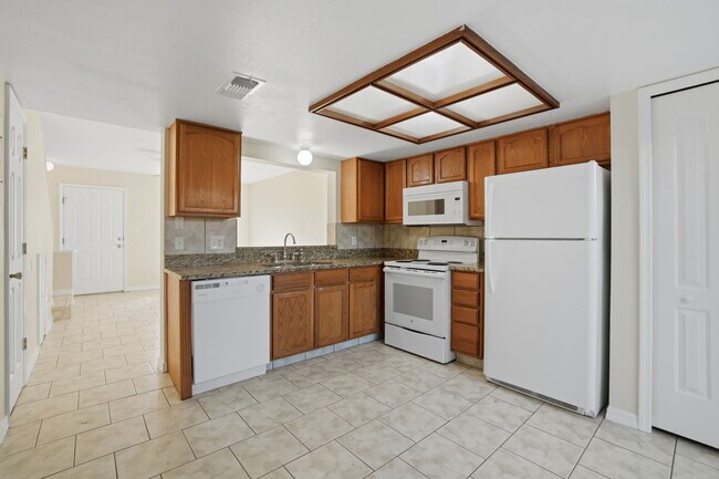 Foto del edificio - 12025 Pepperdine Pl