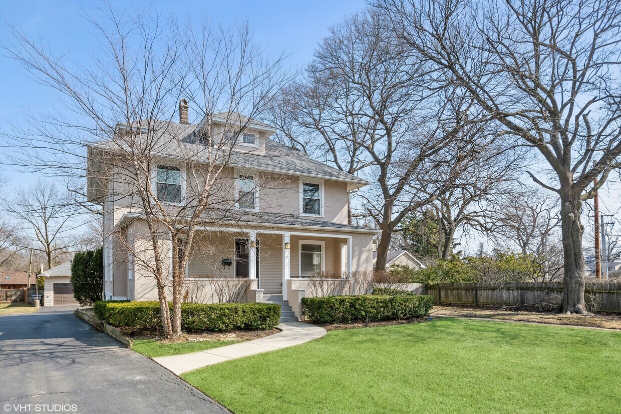 Primary Photo - 1155 Green Bay Rd