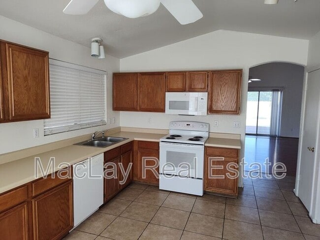 Building Photo - 510 W Sereno Dr