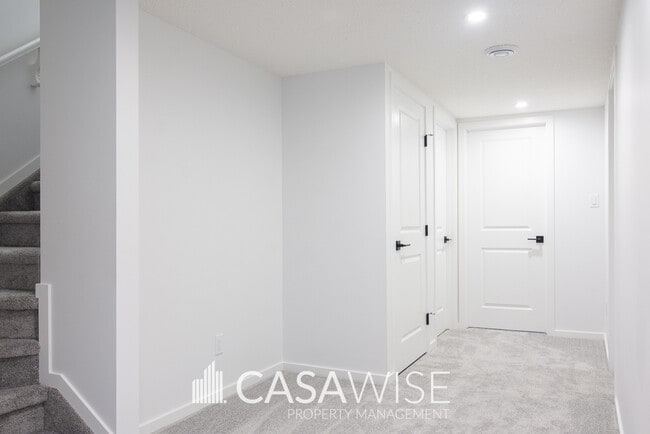 Building Photo - 9458 Colak Ln SW