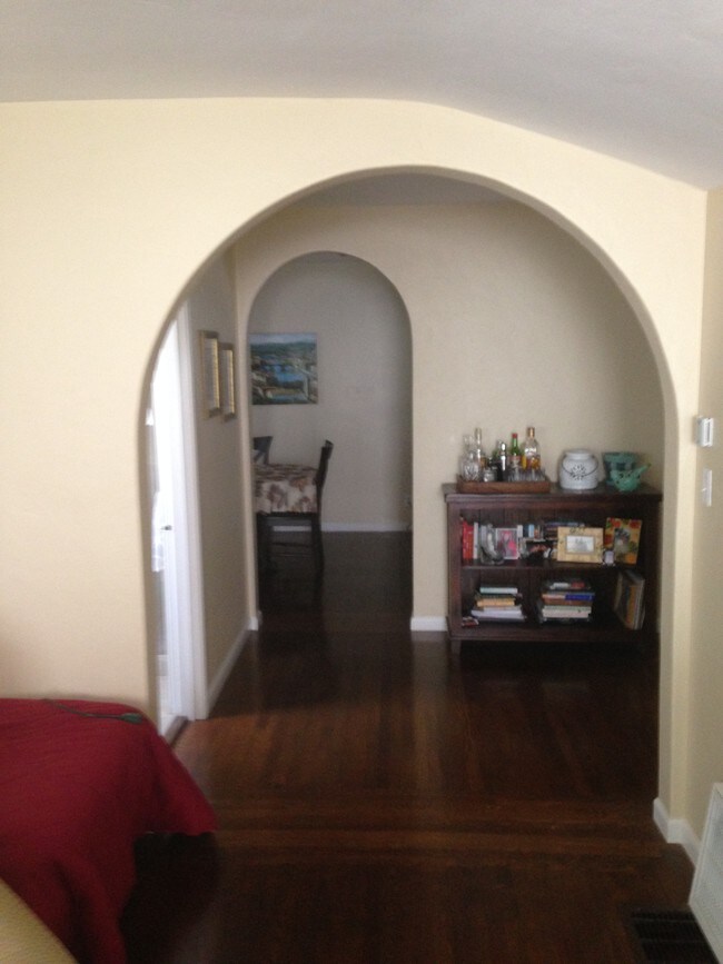 Living room foyer - 32 N Ellsworth Ave