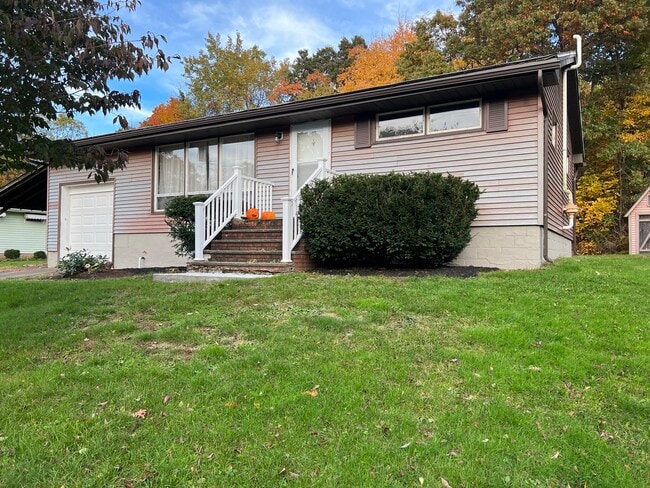 Building Photo - 562 Woodlawn Ave