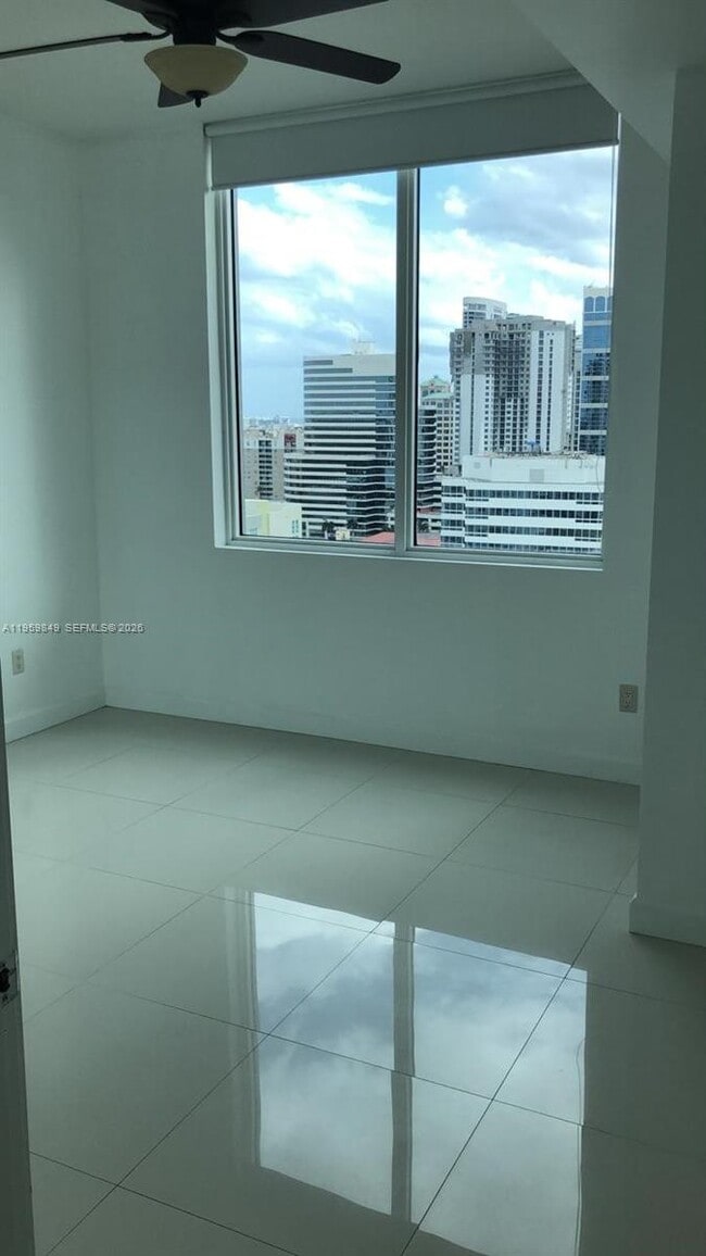 Foto del edificio - 315 NE 3rd Ave