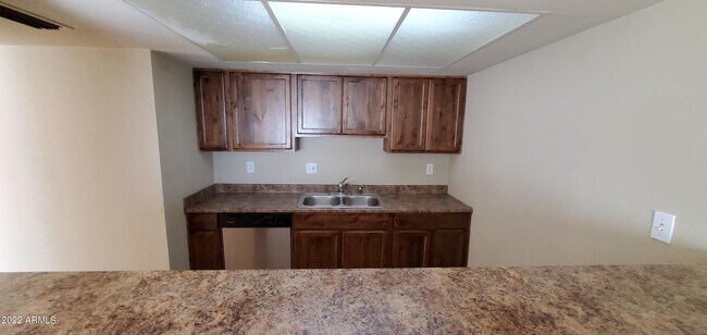 Building Photo - 5408 W Lewis Ave