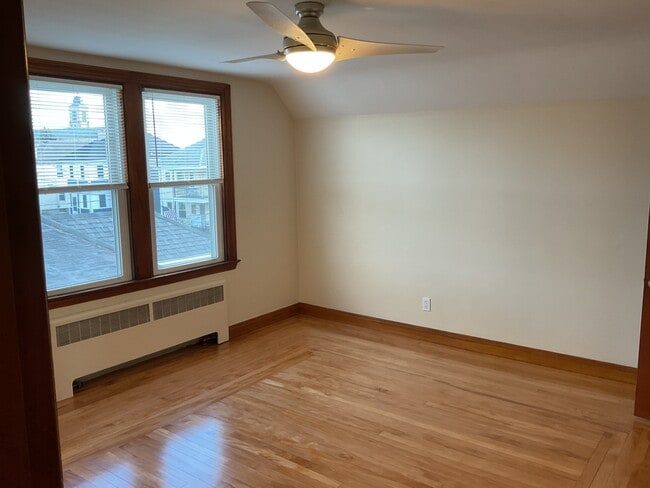 Foto del edificio - 371 Grand Ave