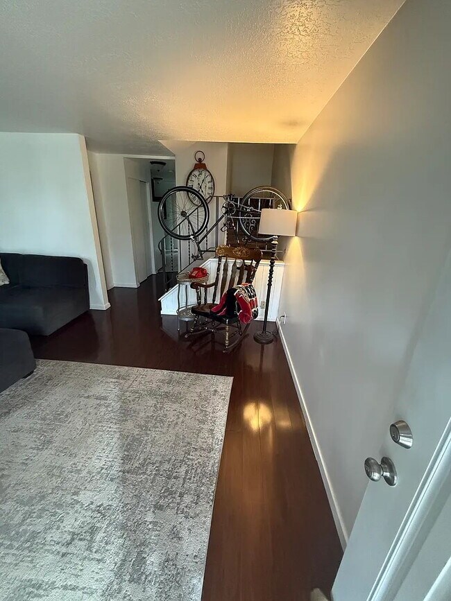 Foto del edificio - Charming 2-Bed Townhouse with 1.5 Baths in Serene UT Locale