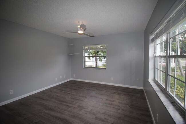 Building Photo - 3817 Heather Dr W