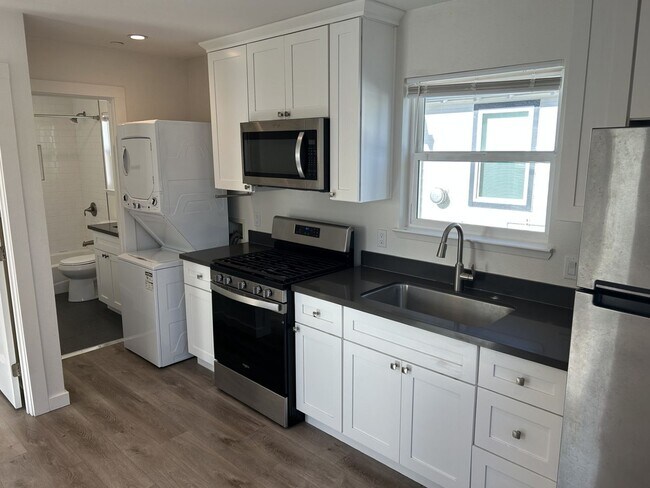 Foto del edificio - Super Cute 1 Bedroom, 1 Bath West Petaluma Unit