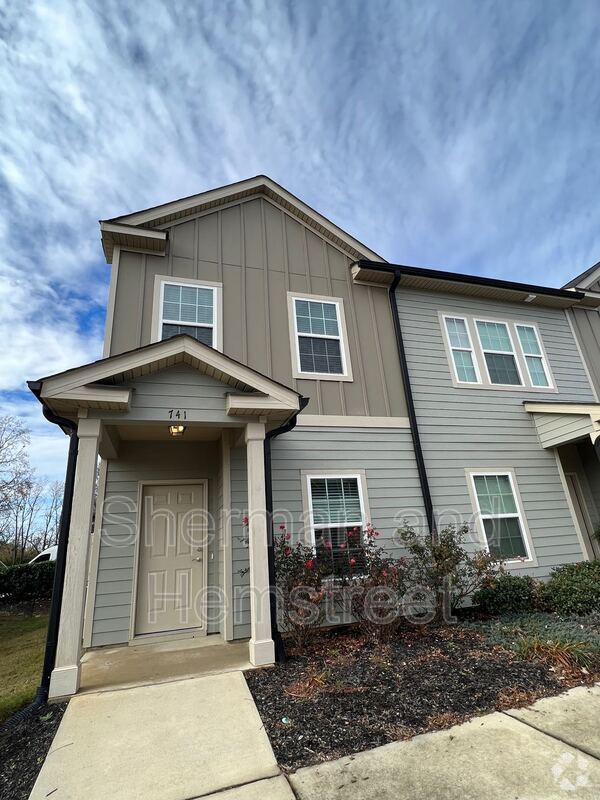 Building Photo - 741 Tarvin Cir