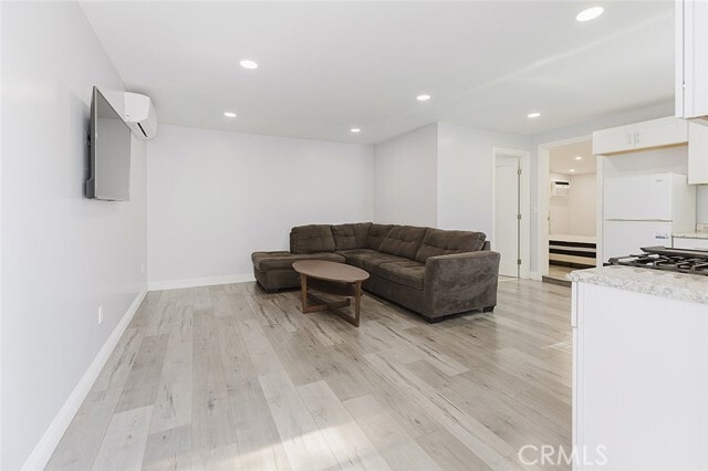 Foto del edificio - 8407 Terhune Ave