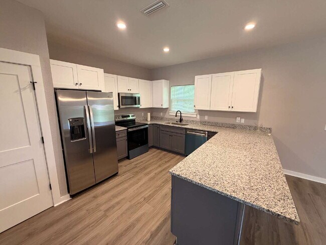 Foto del edificio - 23 Blair Ln