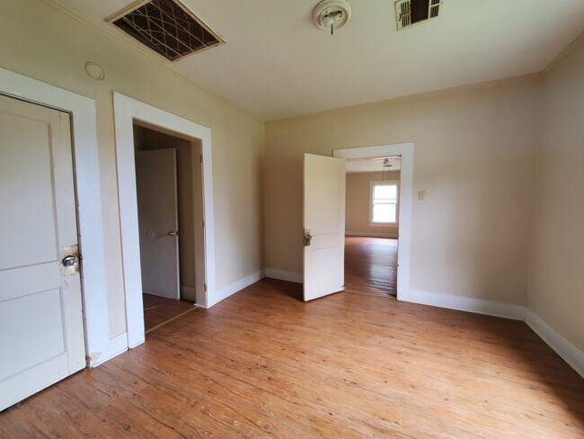 Building Photo - 410 Montgomery