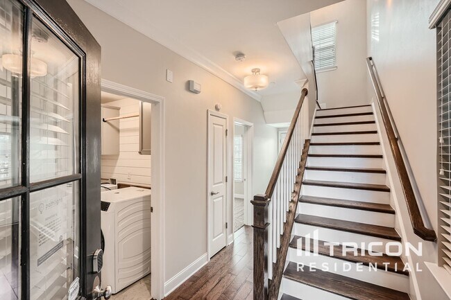 Foto del edificio - 1068 Moorewood Ln S E