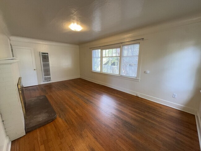Foto del edificio - Sit out with your pet on the patio of this Arcata home!