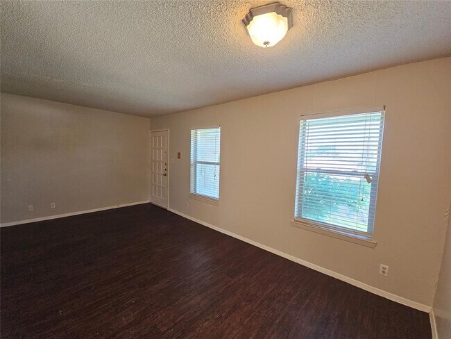 Building Photo - 3413 Willowrun Dr