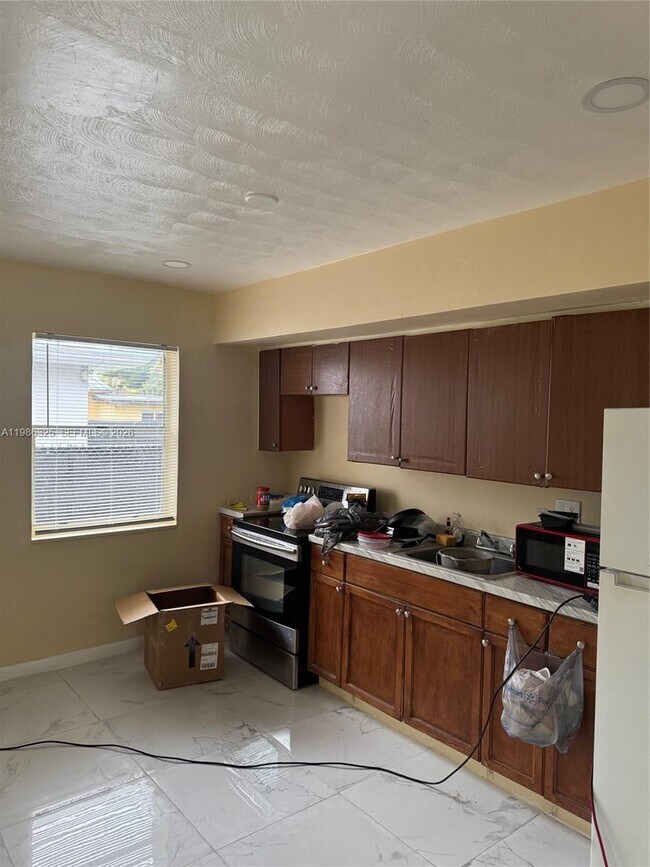 Foto del edificio - 573 NW 113th St