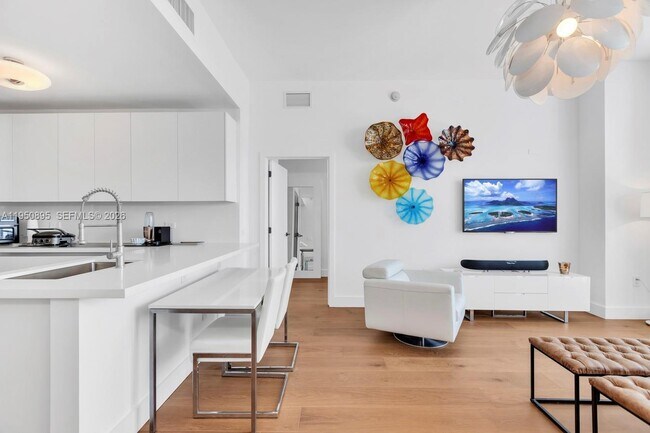 Foto del edificio - 6799 Collins Ave