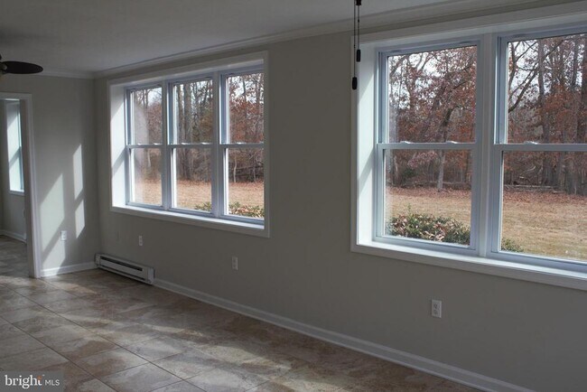 Building Photo - 110 Pine Ln