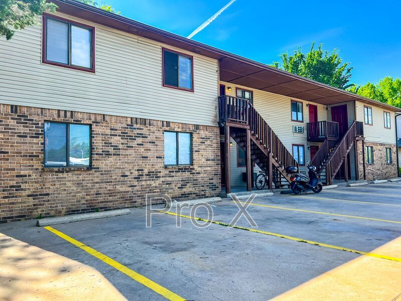 Foto principal - 1045 S Happy Hollow Rd