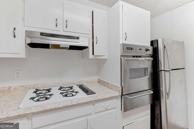 Foto del edificio - 11 Peachtree Hills Ave NE