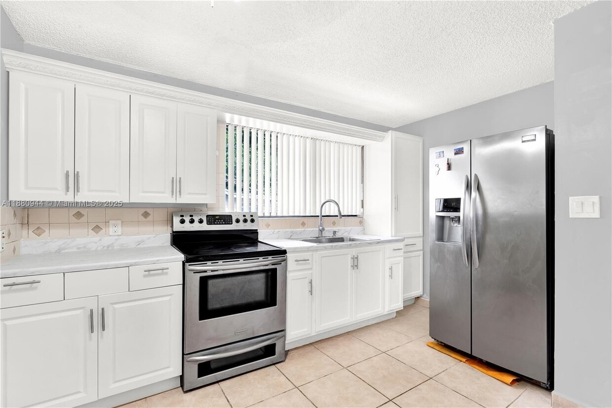 Primary Photo - 951 W 30th St
