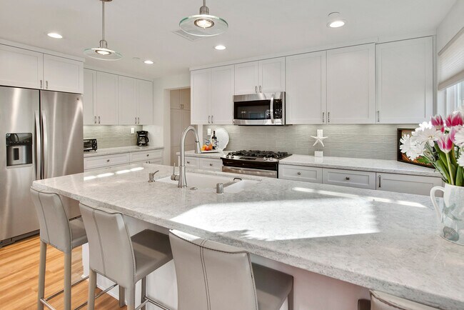 Foto del edificio - 719 Devon Ct