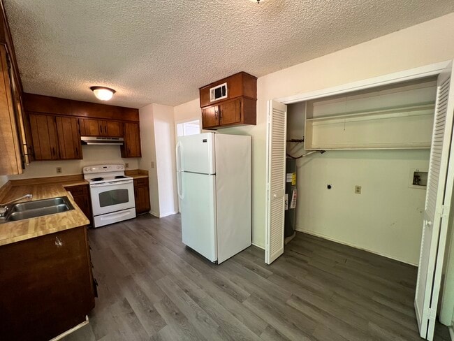 Foto del edificio - 636 Garland St